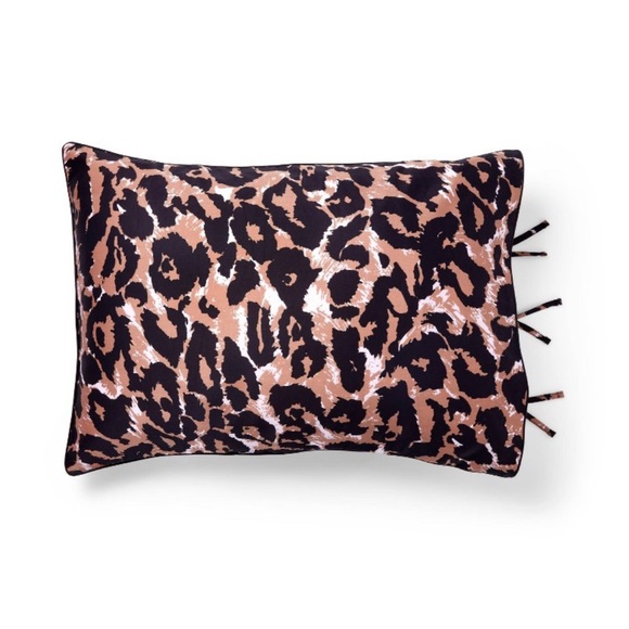 Comforter Bed Set with matching sheets and pillows. - Picture 8 of 14